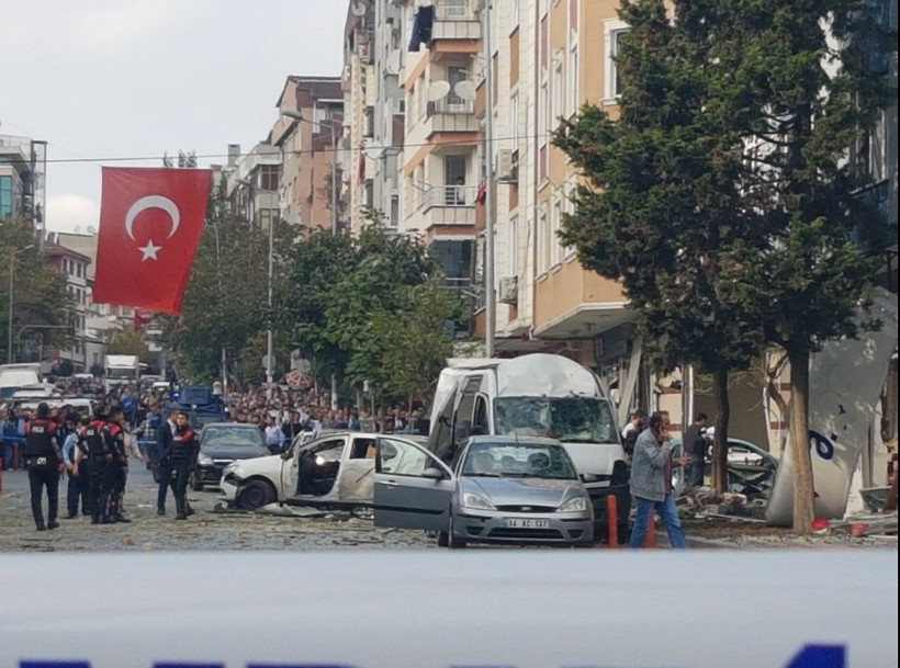 Yenibosna'da karakola saldırı olay yerinden ilk görüntüler - Resim: 1