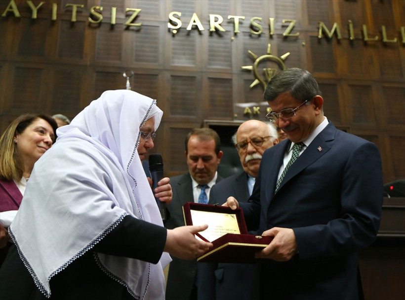 Davutoğlu'na tarihi Kur’an-ı Kerim hediye edildi - Resim: 2