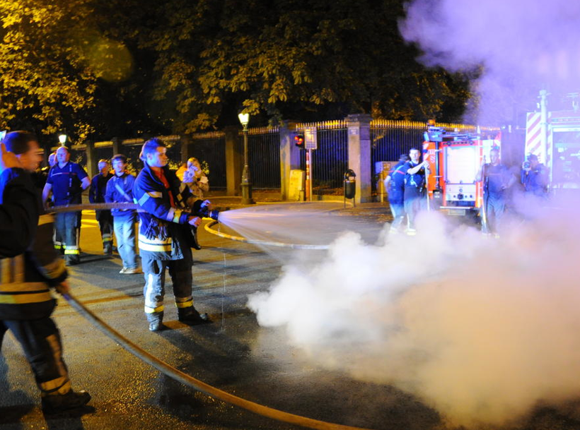 İtfaiyeciler köpüklü eylem yaptı - Resim: 4