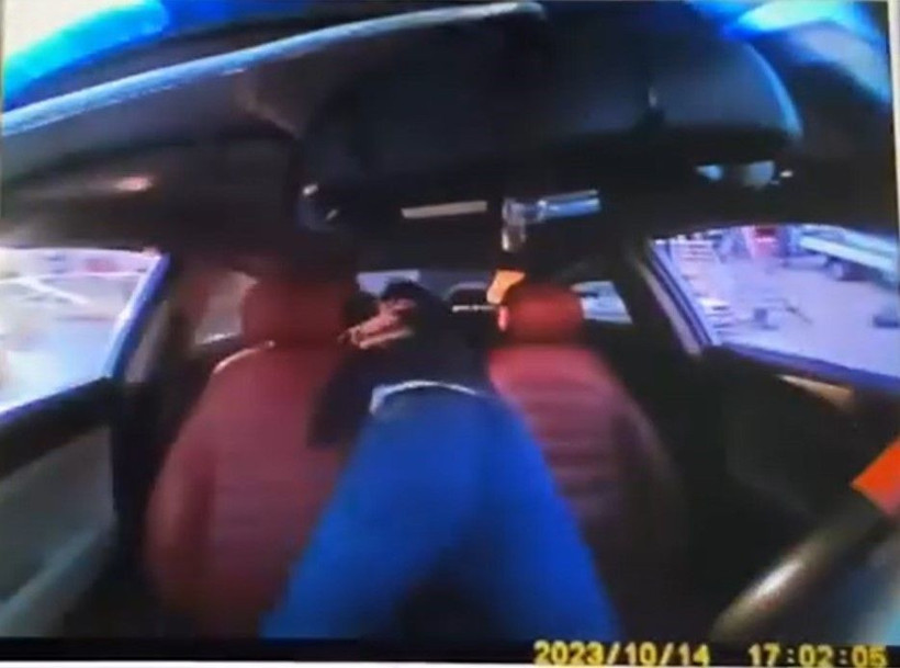 Kocaeli’de taksici cinayetinin dehşete düşüren görüntüleri ortaya çıktı Telefona herhangi bir şeye bakarsan... - Resim: 2