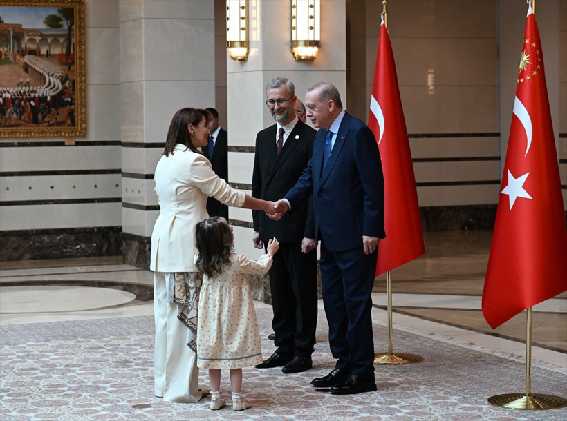 Beştepe'de dikkat çeken görüntüler! Cumhurbaşkanı Erdoğan, büyükelçileri kabul etti - Resim: 3