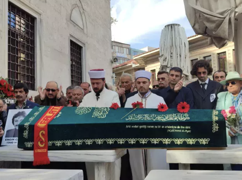 Engin Çağlar'ın cenazesi toprağa verildi! Çocukklarının vedası yürek dağladı... - Resim: 1