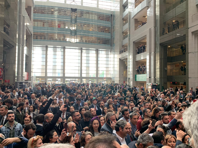 Ekrem İmamoğlu mazbata almaya gelince! Adliyede böylesi görülmedi - Resim: 1