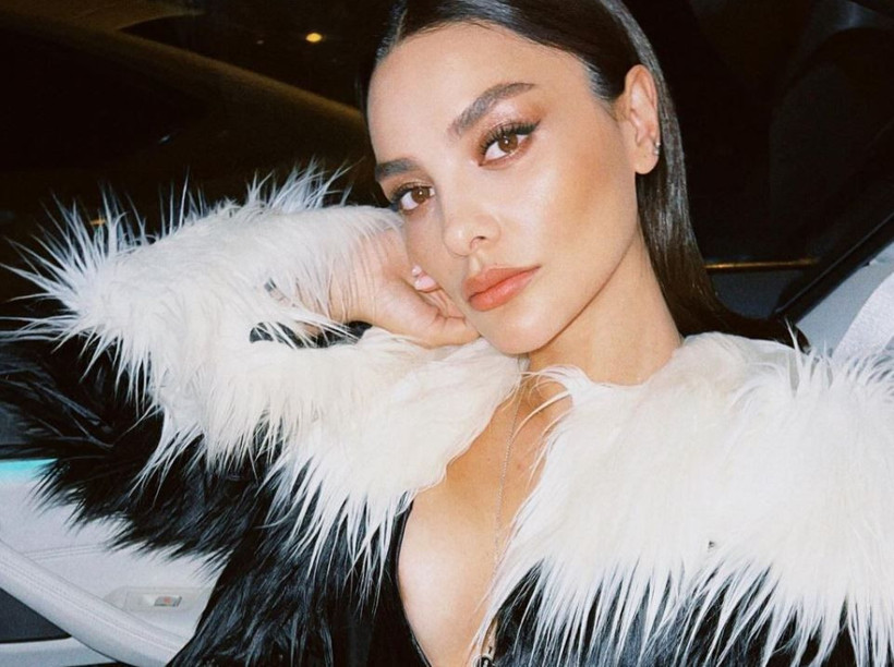 Melis Sezen dekoltesi moda oldu Hazal Filiz Küçükköse de akıma uydu! - Resim: 4