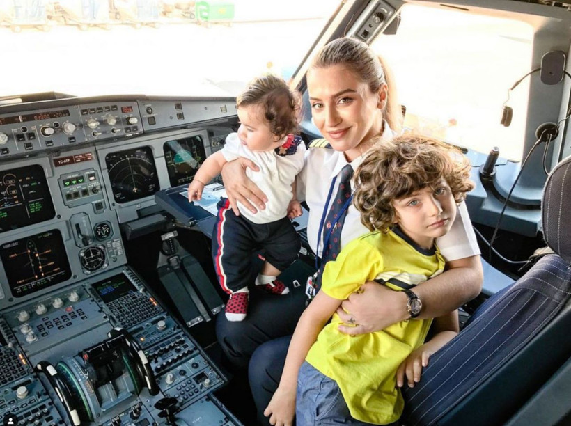 Kaptan'ın eşi 'kaptan pilot' oldu! Hem 3 çocuk doğurup büyüttü hem de kariyer yaptı - Resim: 4