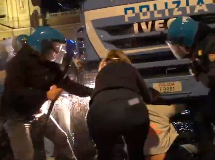 Roma'da protestoculara sert müdahale! Coplarla vurdular, Meloni sessiz kalmadı - Resim: 7