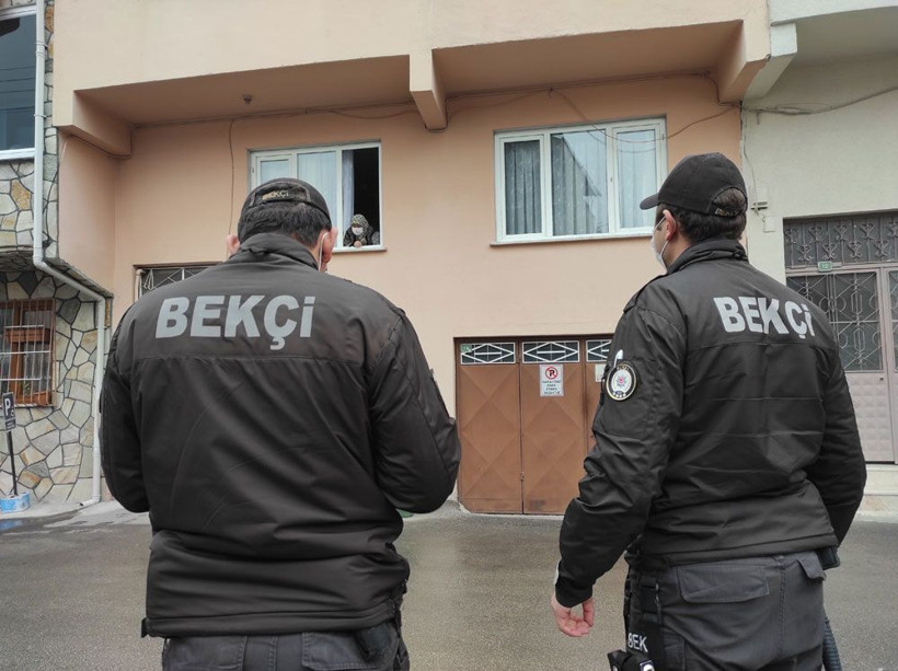 Bursa'da karantinadaki evlere bekçi denetimi! Çat kapı geliyorlar - Resim: 1