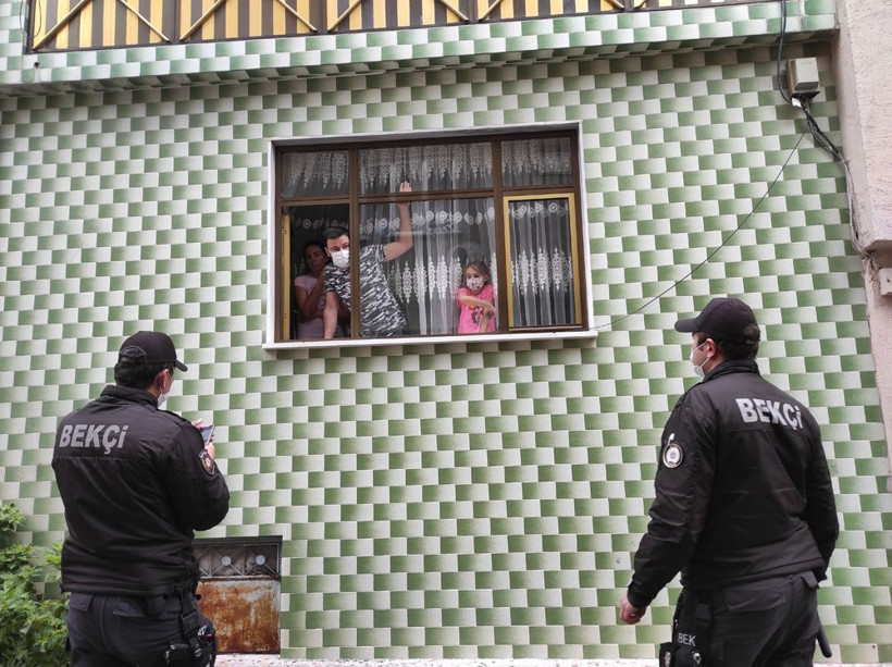 Bursa'da karantinadaki evlere bekçi denetimi! Çat kapı geliyorlar - Resim: 2