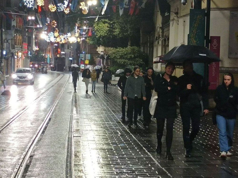 İstanbul'da yağmur başladı sıcaklık 16 dereceye düşecek! Yağış kaç gün sürecek flaş uyarılar - Resim: 4