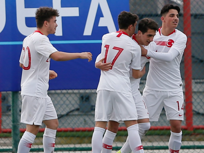 Fenerbahçeli Ömer Faruk Beyaz Avrupa'nın devlerini peşine taktı - Resim: 1