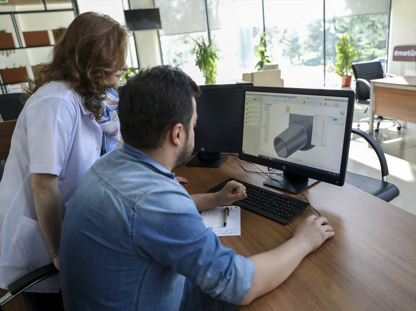 Türk bilim insanları birden fazla hastaya yetebilecek solunum cihazı aparatı geliştirdi - Resim: 4