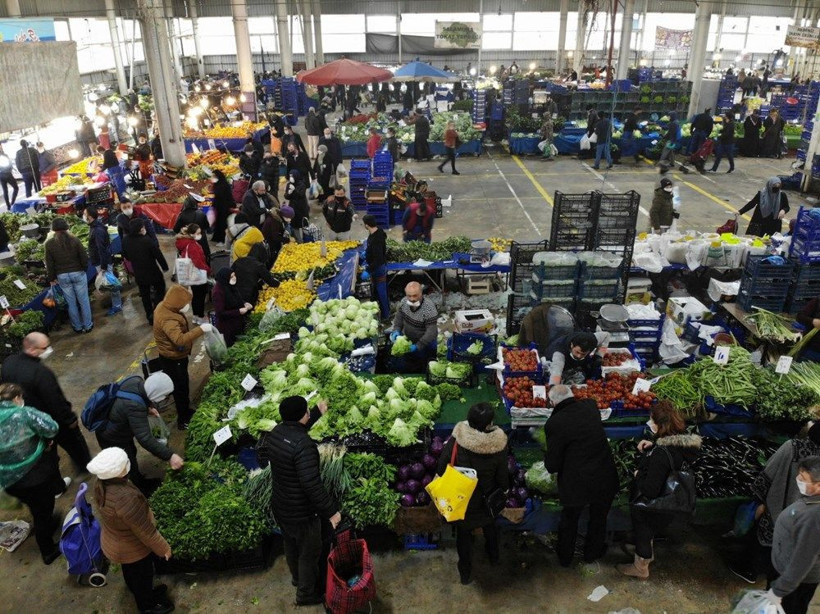 İstanbul'dan ürküten manzaralar! Semt pazarları koronavirüs tehlikesi saçıyor - Resim: 4