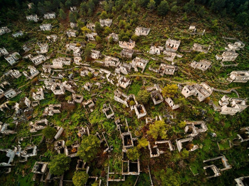 İngiliz yazar Türkiye'nin hayalet köyünü ziyaret etti! Anlattıkları herkesi şaşırttı - Resim: 1