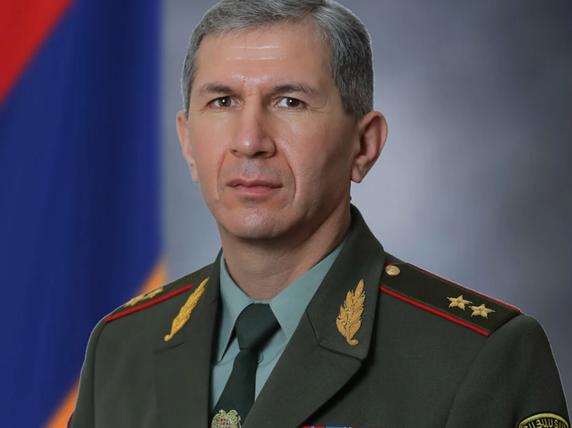 Ermenistan'da darbe Paşinyan sokağa indi Genelkurmay Başkanı kovuldu - Resim: 2