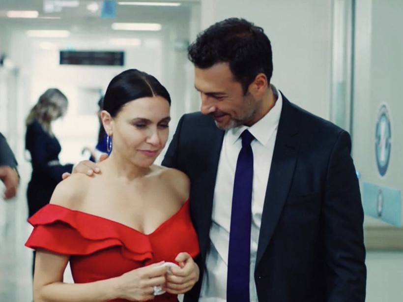 FOX Yasak Elma'nın Kaya'sı Barış Kılıç ile paylaşan Şevval Sam 'Mutlu musunuz' - Resim: 4