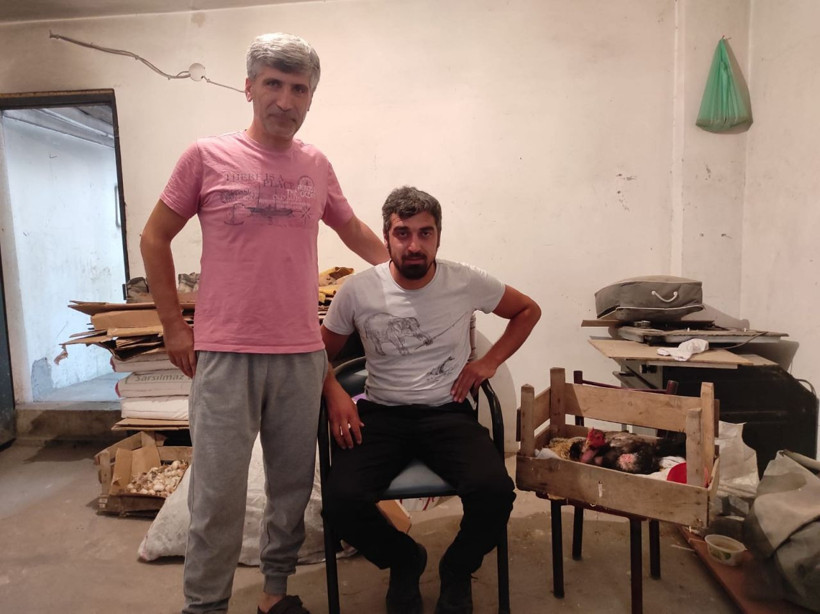 Elazığ'da kesmek için horoz aldı fark edince şok oldu! Duyanlar inanmayıp kümese geliyor - Resim: 2