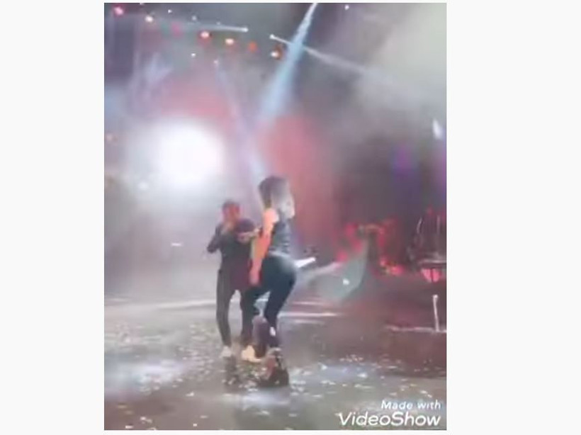 Kenan Doğulu konserinde Beren Saat dansı düşman çatlattı! Sahneye fırladı! - Resim: 4