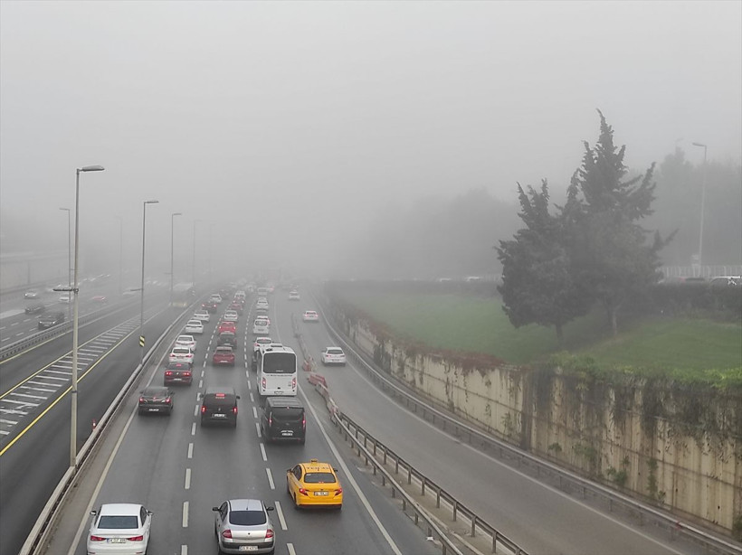 Sis kabusu! İstanbul'da göz gözü görmüyor: Trafik kilitlendi havaalanı ve boğaz kapatıldı - Resim: 2