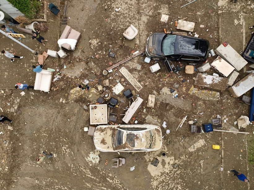 İstanbul'un ilçelerinde büyük hasar var! Fotoğraflar sel felaketini özetledi, 7 milyon TL'si gitti... - Resim: 2