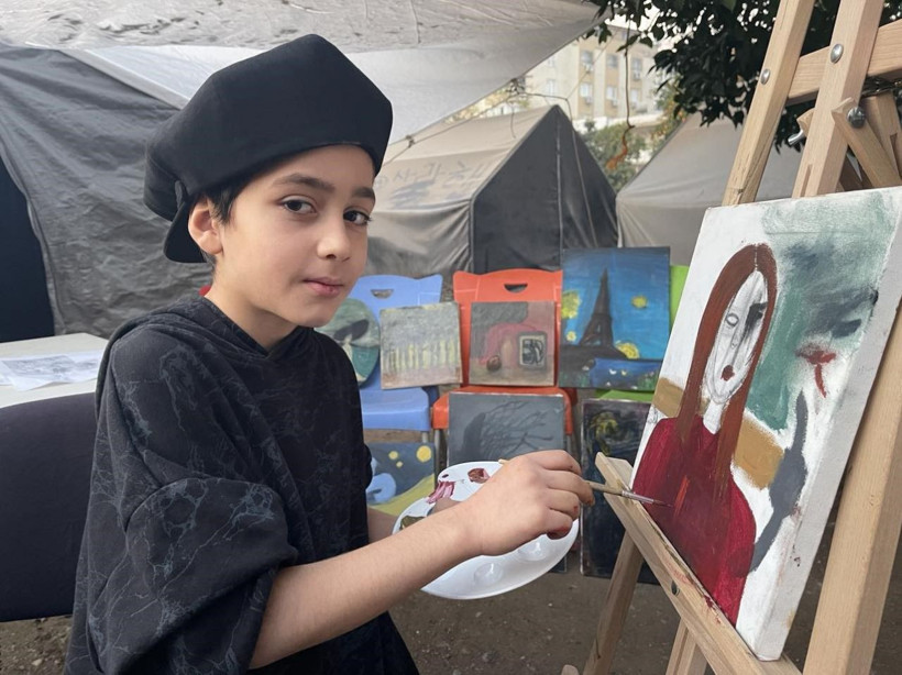 10 yaşındaki ressam eserlerini çadırda çiziyor - Resim: 3
