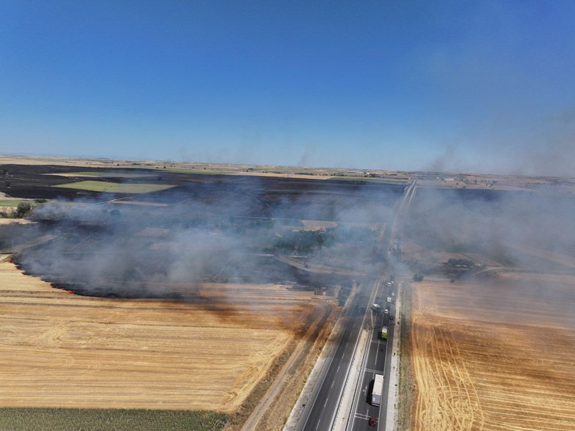 Büyük yangın! Alevler hızla yayılıyor camiden de anons yapıldı - Resim: 1