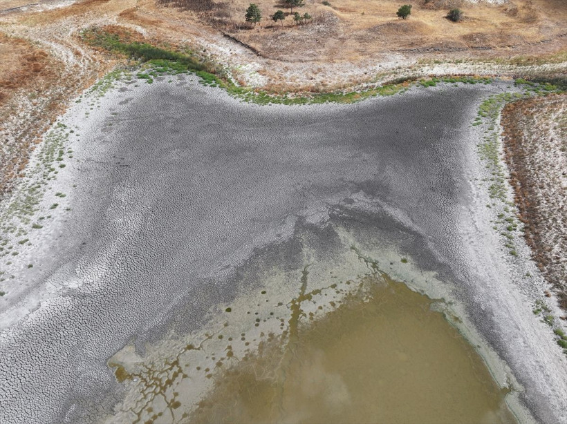 Edirne'de kuraklıklığın boyutu günyüzüne çıktı! Demirhanlı Göleti'nin suyu tükenmek üzere - Resim: 2