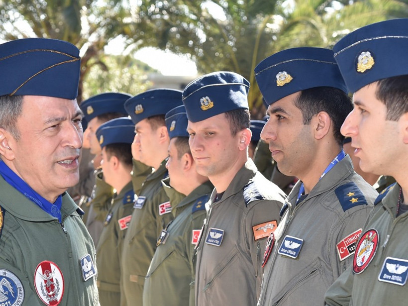 Genelkurmay Başkanı Hulusi Akar eğitim uçağıyla uçtu - Resim: 1