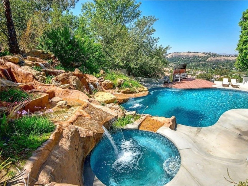 YouTube'dan kazandığı paraya saray satın aldı - Resim: 4