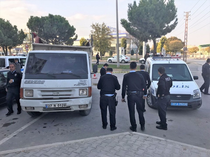 Kamyonet kasasında şok manzara! Roketatar, uçaksavar... - Resim: 1