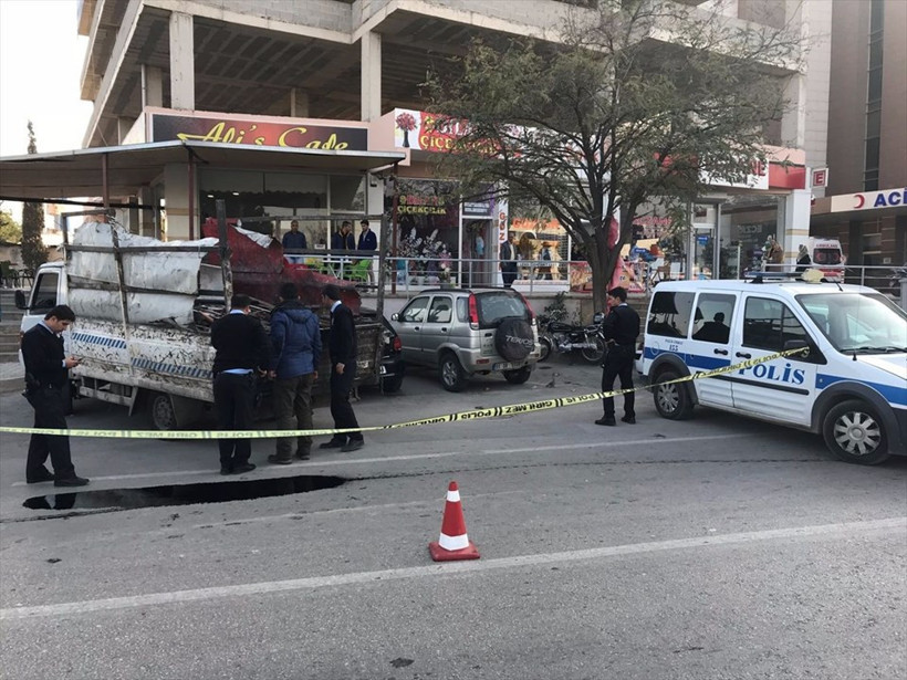 Kamyonet kasasında şok manzara! Roketatar, uçaksavar... - Resim: 2