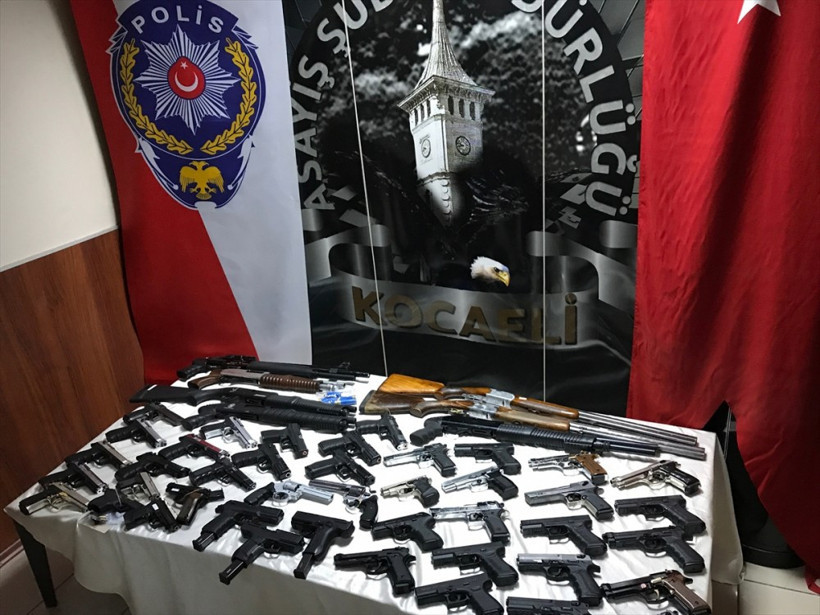 46 silah ele geçirildi: Savaşa değil düğüne gidiyorlar! - Resim: 2