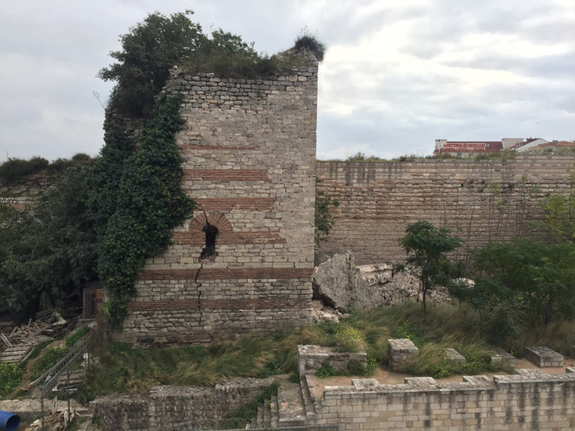 İstanbul'un mirası tarihi surlarda çökme! - Resim: 4