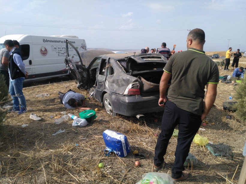 Takla atan otomobildeki anne ile bebeği öldü - Resim: 2