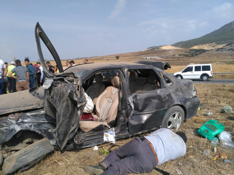 Takla atan otomobildeki anne ile bebeği öldü - Resim: 4