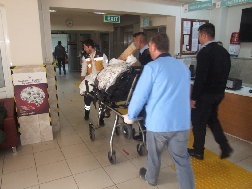 Çatıdan söktüğü kalastaki çivi başına saplandı - Resim: 2