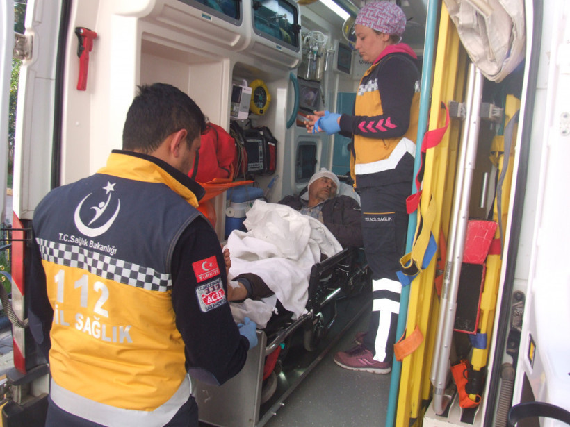 Çatıdan söktüğü kalastaki çivi başına saplandı - Resim: 3