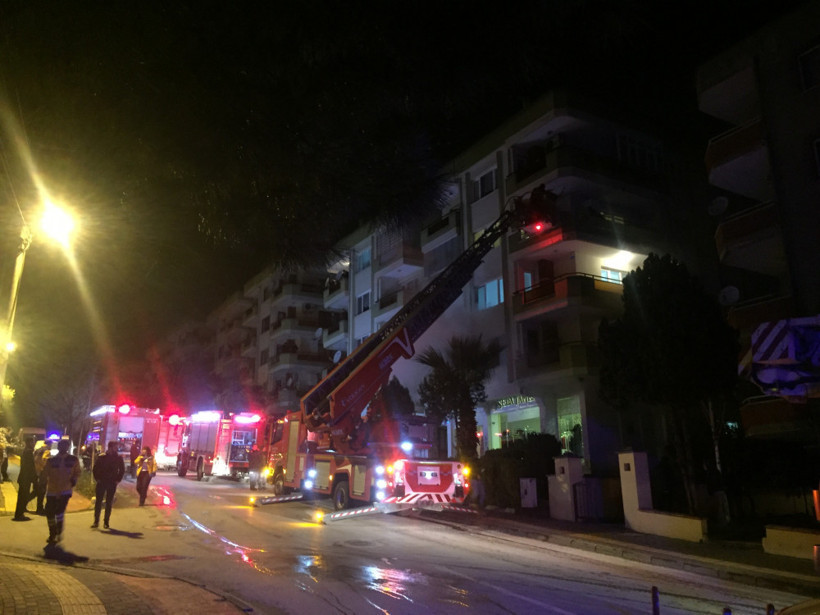 Dumanların arasında kurtarılmayı beklediler - Resim: 4