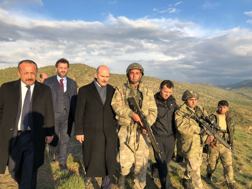 Bakan Soylu hain saldırının gerçekleştiği yerde incelemelerde bulundu! - Resim: 2