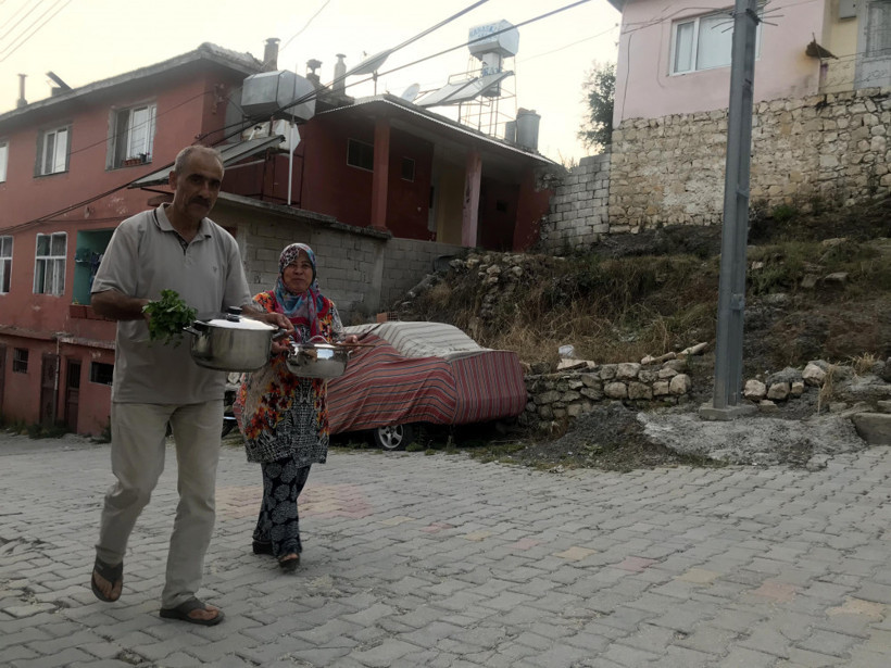 Tenceresini kapan o sofraya koştu - Resim: 3