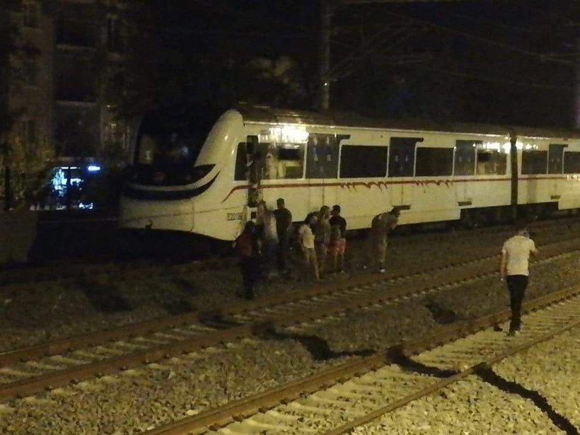 Tren raydan çıktı faciadan dönüldü - Resim: 2