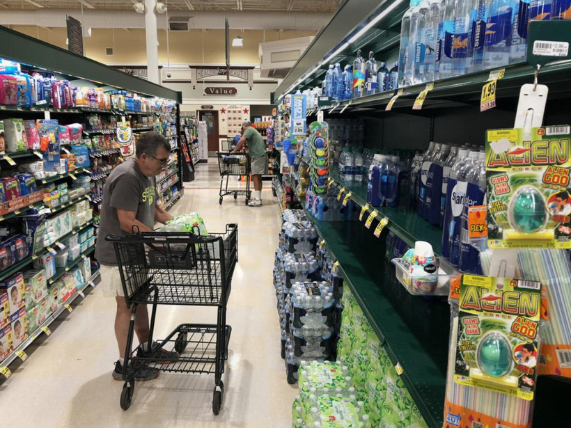 Kasırgada rafları boşalttılar sadece o ürünlere dokunmadılar - Resim: 1