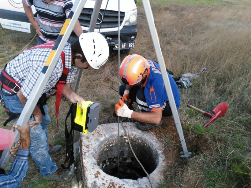 Kuyuya düşen tilkiyi AFAD kurtardı - Resim: 4