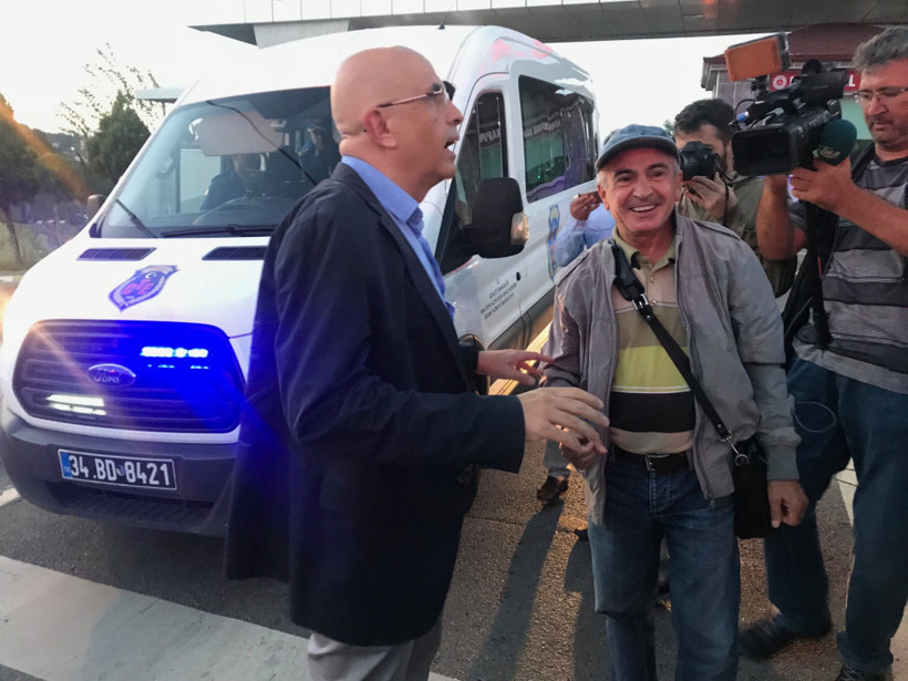 Enis Berberoğlu cezaevinden çıktı - Resim: 1