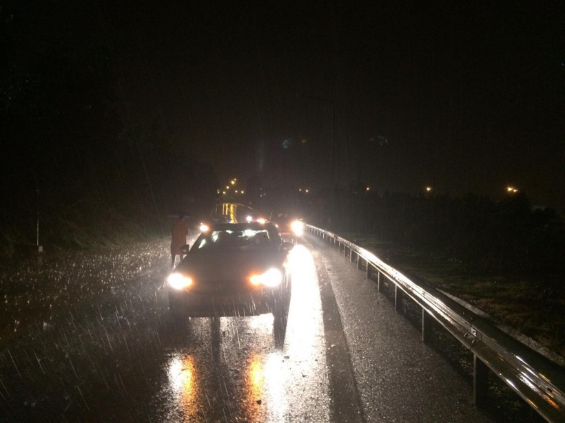 İzmir’de sağanak yağış hayatı olumsuz etkiledi - Resim: 1