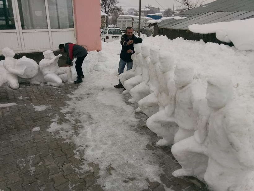 Halay çeken kardan adamlar! Yurdum insanı döktürüyor - Resim: 3