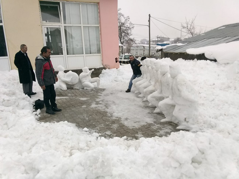 Halay çeken kardan adamlar! Yurdum insanı döktürüyor - Resim: 4