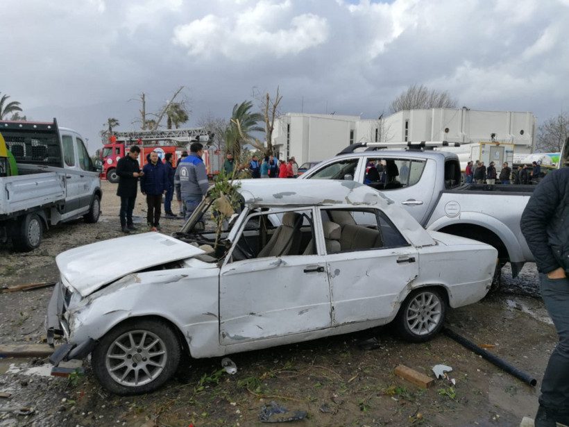 Antalya'da hortum felaketi! Yollar kapandı ağaçlar devrildi ölü ve yaralılar var - Resim: 4