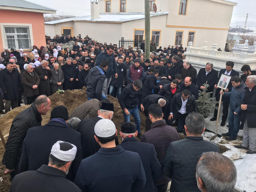 AK Parti Van Milletvekili İrfan Kartal'ın bir ay içinde ikinci kardeş acısı! - Resim: 2