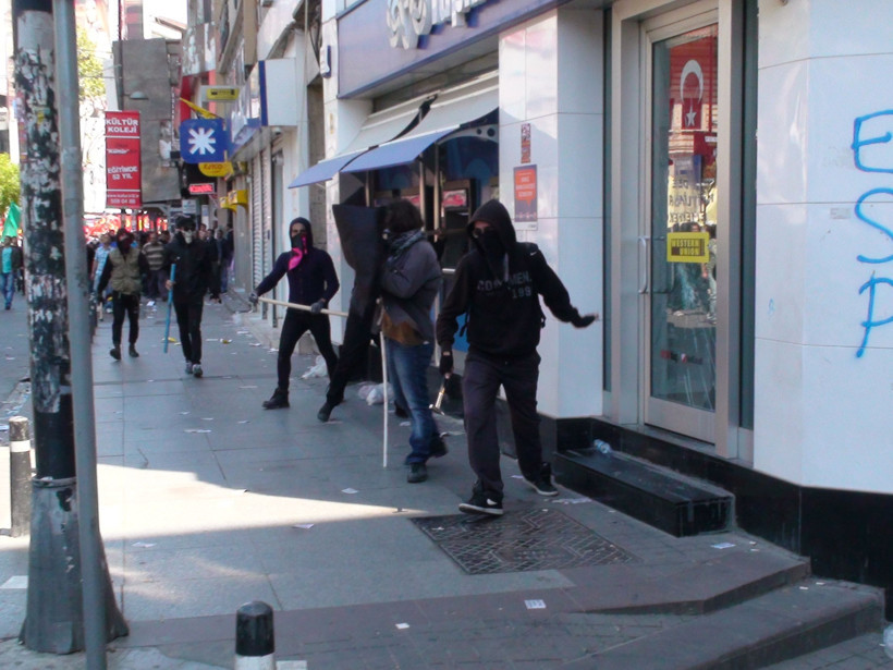 Mecidiyeköy'ü anarşistler bastı - Resim: 2