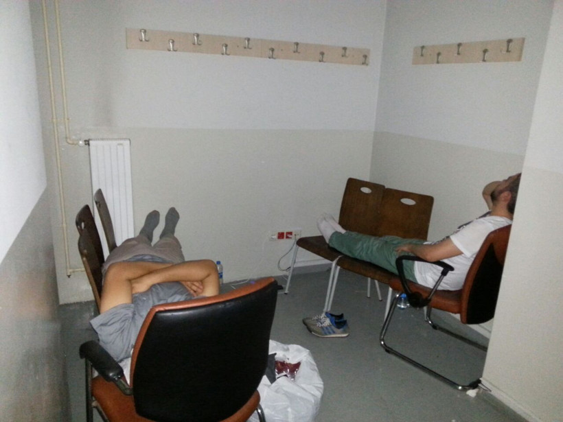 Gözaltındaki polislere kötü muamele iddiası - Resim: 4